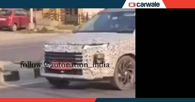 Hyundai Alcazar Facelift Spied Again; Design Revealed - Carwale