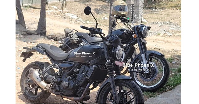 Royal Enfield Bullet 650 spied with Guerrilla 450 - BikeWale