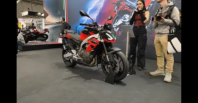 Aprilia Tuono 457 officially unveiled at EICMA 2024! - BikeWale
