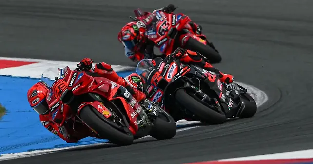 マルコ MotoGP 2025: Ducati's Marc Marquez Wins the Dutch Grand Prix
