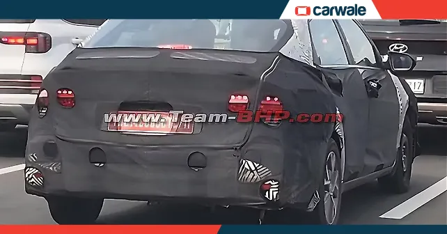 Hyundai Verna Facelift Spotted in India - CarWale