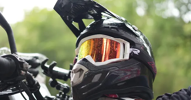 Axor MX Carbon is the World’s Lightest Off-Road Helmet