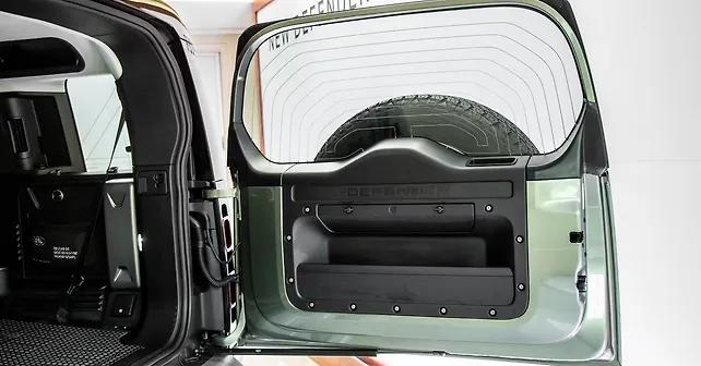 Land Rover Defender [2020-2021] Bootspace - CarWale