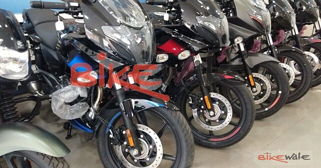 Bajaj pulsar clearance 220 bs6 price