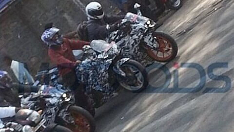 KTM RC 390, RC 200 and Bajaj Pulsar SS200 spied on test in Pune