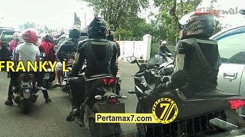 Yamaha R25 production version spotted testing