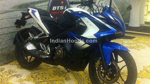 Photos of Pulsar 200SS in a blue-white livery surface of the web