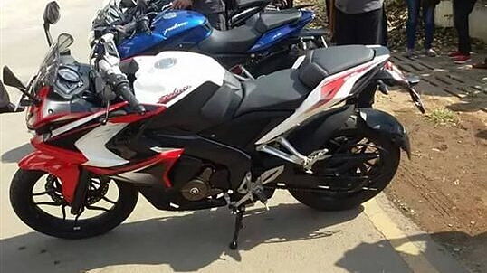 Bajaj Pulsar SS200 snapped undisguised in India