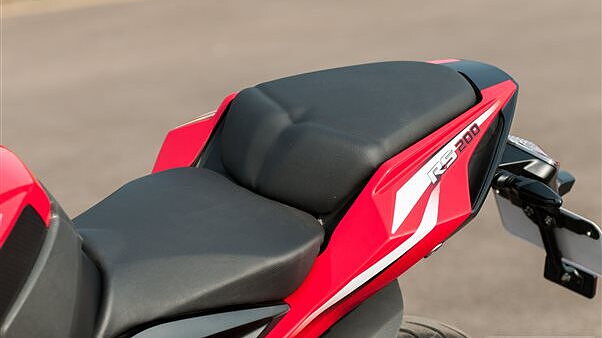 Pulsar rs shop 200 seat