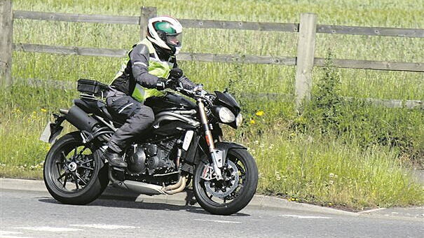 2016 Triumph Speed Triple and Speed Triple R spotted testing