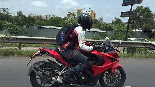 Production Bajaj Pulsar RS400 spied for the first time