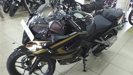 New Black Bajaj Pulsar RS200 spied in a dealership