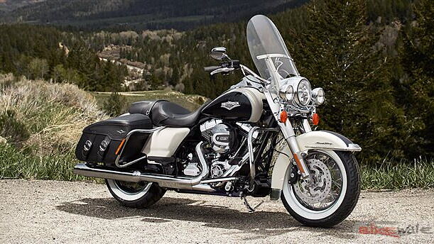 Harley-Davidson recalls 1,85,272 bikes for saddlebag issue