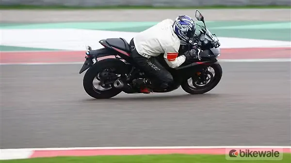Yamaha YZF-R3 First Ride Review - BikeWale