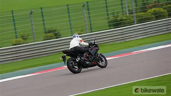 Yamaha YZF-R3 First Ride Review - BikeWale