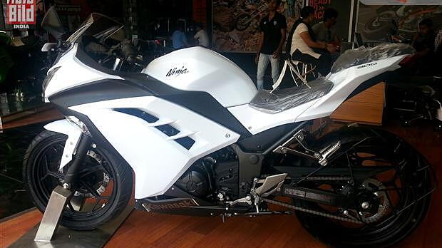 Kawasaki Ninja 300 reaches dealerships; launch on April 10