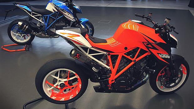 Production model pictures of the KTM 1290 Super Duke R leaked