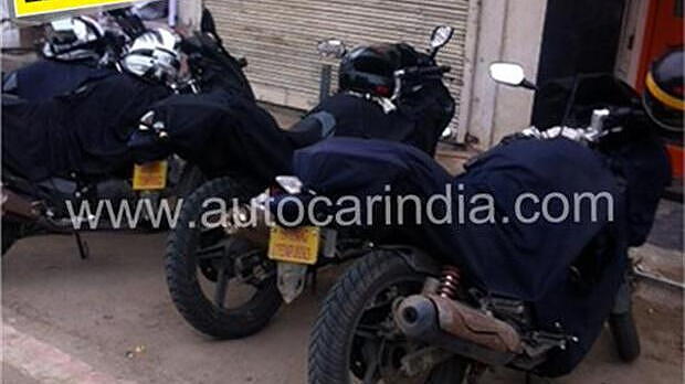 Hero’s upcoming 250cc Karizma ZMR spied again;alongside a smaller capacity motorcyle