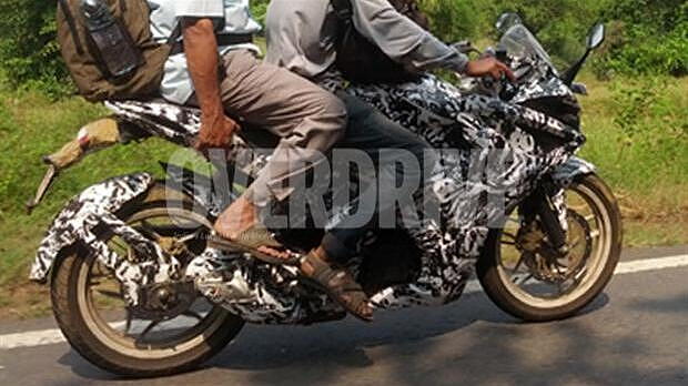 Bajaj Pulsar 200SS spied testing