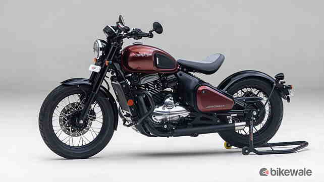 Jawa 42 Bobber Left Rear Three Quarter Image - BikeWale