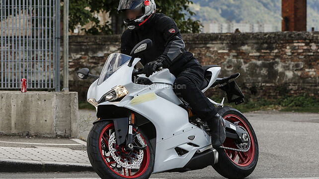 2016 Ducati 959 Panigale spotted testing in Italy