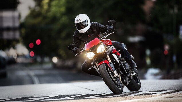 2016 Triumph Speed Triple breaks cover