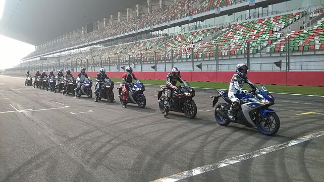 Lorenzo rides with Yamaha R3 owners at BIC