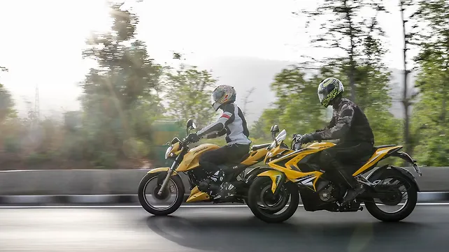 TVS Apache RTR 200 4V vs Bajaj Pulsar RS200 TVS Apache RTR 200 4V vs Bajaj Pulsar RS200