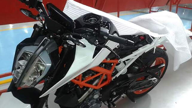 Spied image of the upcoming 2017 KTM Duke