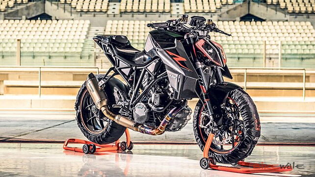 EICMA 2016: 2017 KTM Super Duke R is ready to bust out