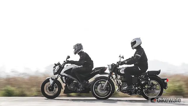 Bajaj Dominar 400 vs Royal Enfield Classic 350: Comparison Test - BikeWale