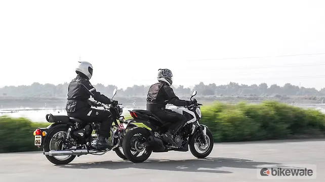 Bajaj Dominar 400 vs Royal Enfield Classic 350: Comparison Test - BikeWale