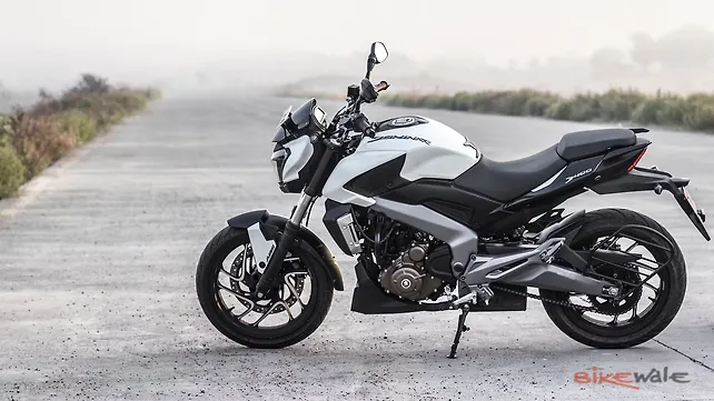Bajaj Dominar 400 vs Royal Enfield Classic 350: Comparison Test - BikeWale