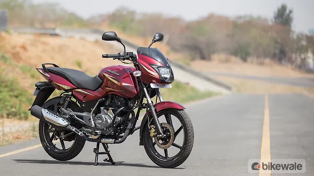 Bajaj Pulsar 150 DTS-i Front Three-Quarter