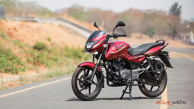 Bajaj Pulsar 150 DTS-i Front Three-Quarter