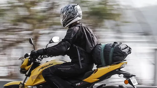 Product Review: Royal Enfield Hill Duffel Bag – Living with