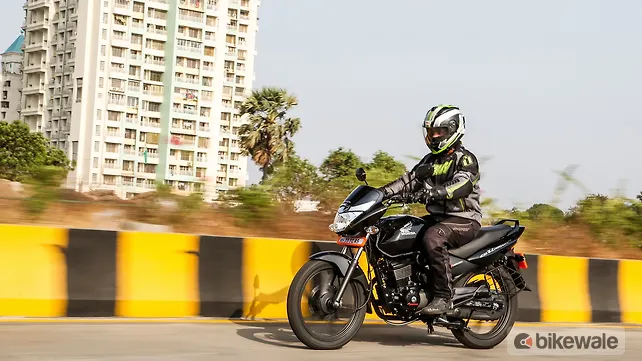 Honda CB Unicorn 150 Action