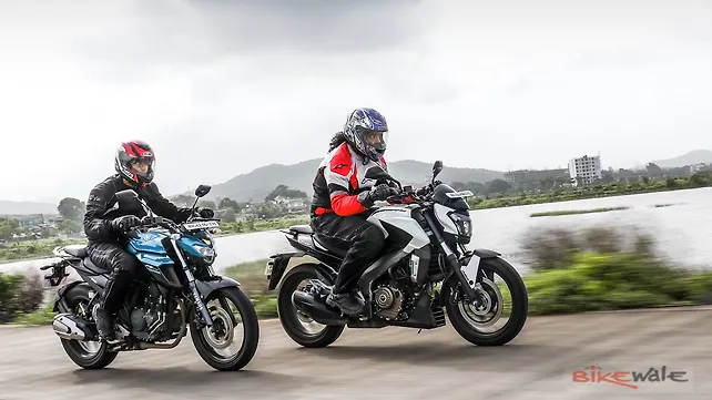 Yamaha FZ25 vs Bajaj Dominar 400 Action