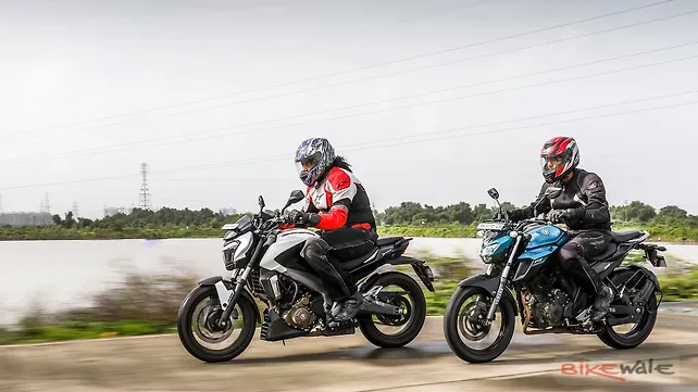 Yamaha FZ25 vs Bajaj Dominar 400 Action