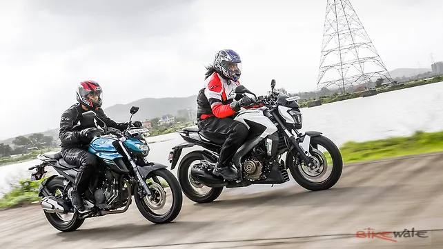 Yamaha FZ25 vs Bajaj Dominar 400 Action