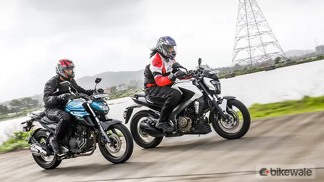 Yamaha FZ25 vs Bajaj Dominar 400 Action