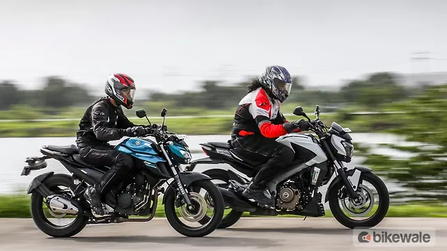 Yamaha FZ25 vs Bajaj Dominar 400 Action Yamaha FZ25 vs Bajaj Dominar 400 Action