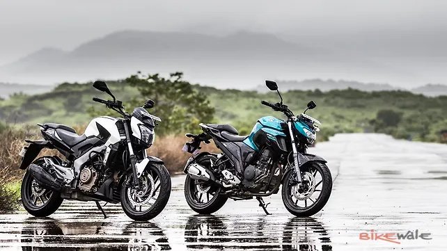 Yamaha FZ25 vs Bajaj Dominar 400 Front Three-Quarter