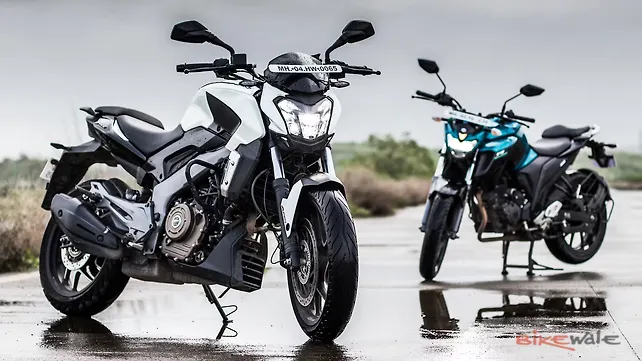 Yamaha FZ25 vs Bajaj Dominar 400 Front Three-Quarter