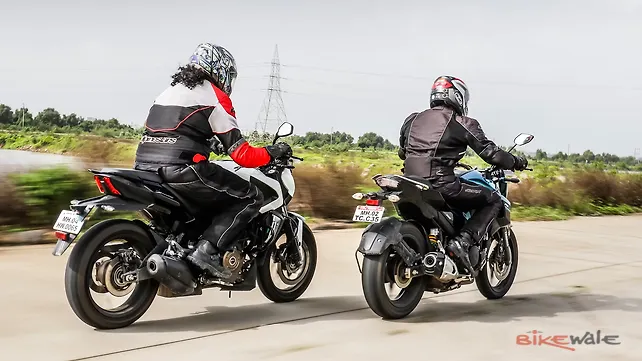 Yamaha FZ25 vs Bajaj Dominar 400 Rear Three-Quarter Yamaha FZ25 vs Bajaj Dominar 400 Rear Three-Quarter