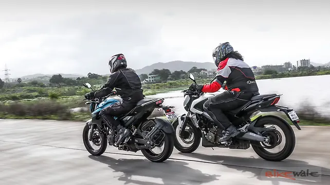 Yamaha FZ25 vs Bajaj Dominar 400Rear Three-Quarter
