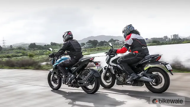 Yamaha FZ25 vs Bajaj Dominar 400Rear Three-Quarter
