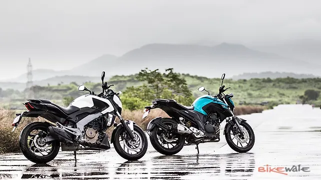 Yamaha FZ25 vs Bajaj Dominar 400Rear Three-Quarter Yamaha FZ25 vs Bajaj Dominar 400Rear Three-Quarter