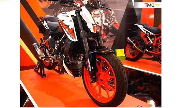 KTM 200 Duke showcased with side-mounted exhaust