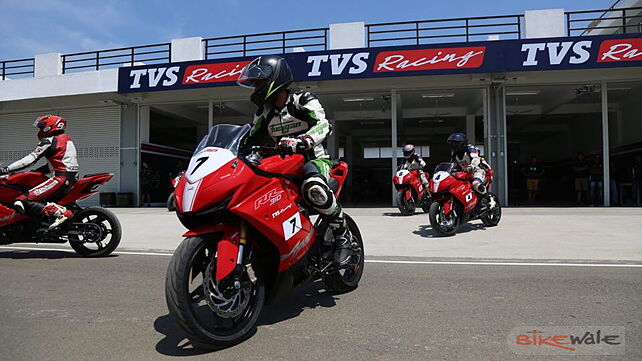 5 differences between TVS Apache RR 310 and RR 310 Race Cup bike